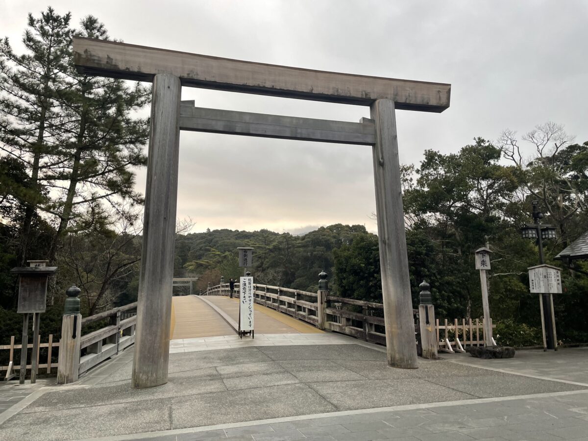 早朝の内宮の宇治橋