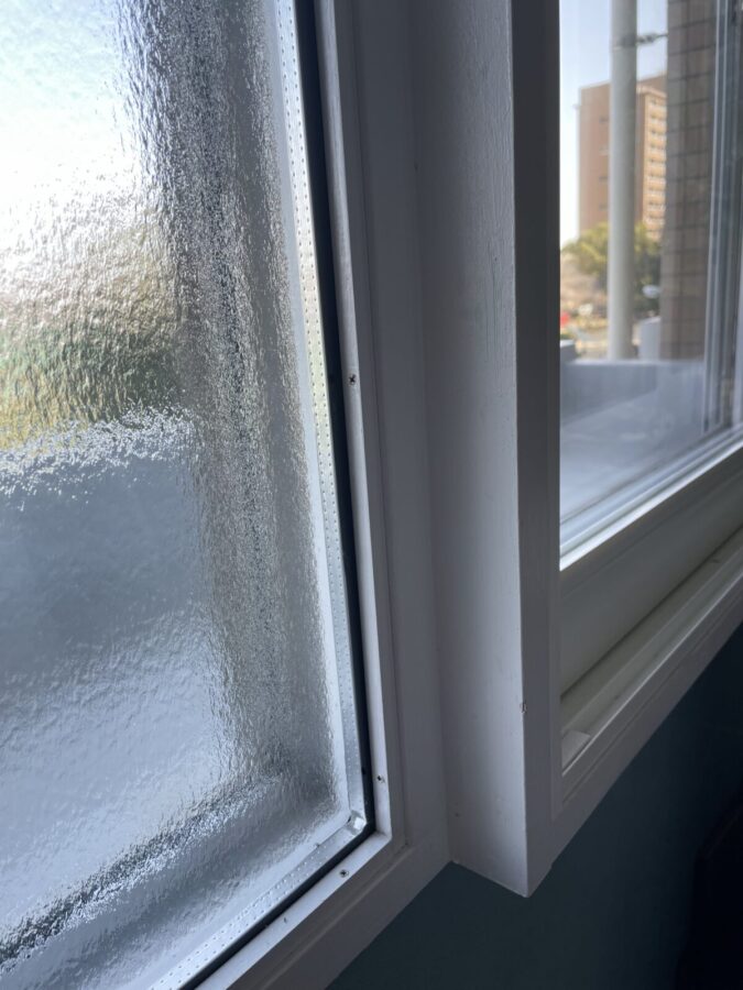 内窓のでっぱり部分