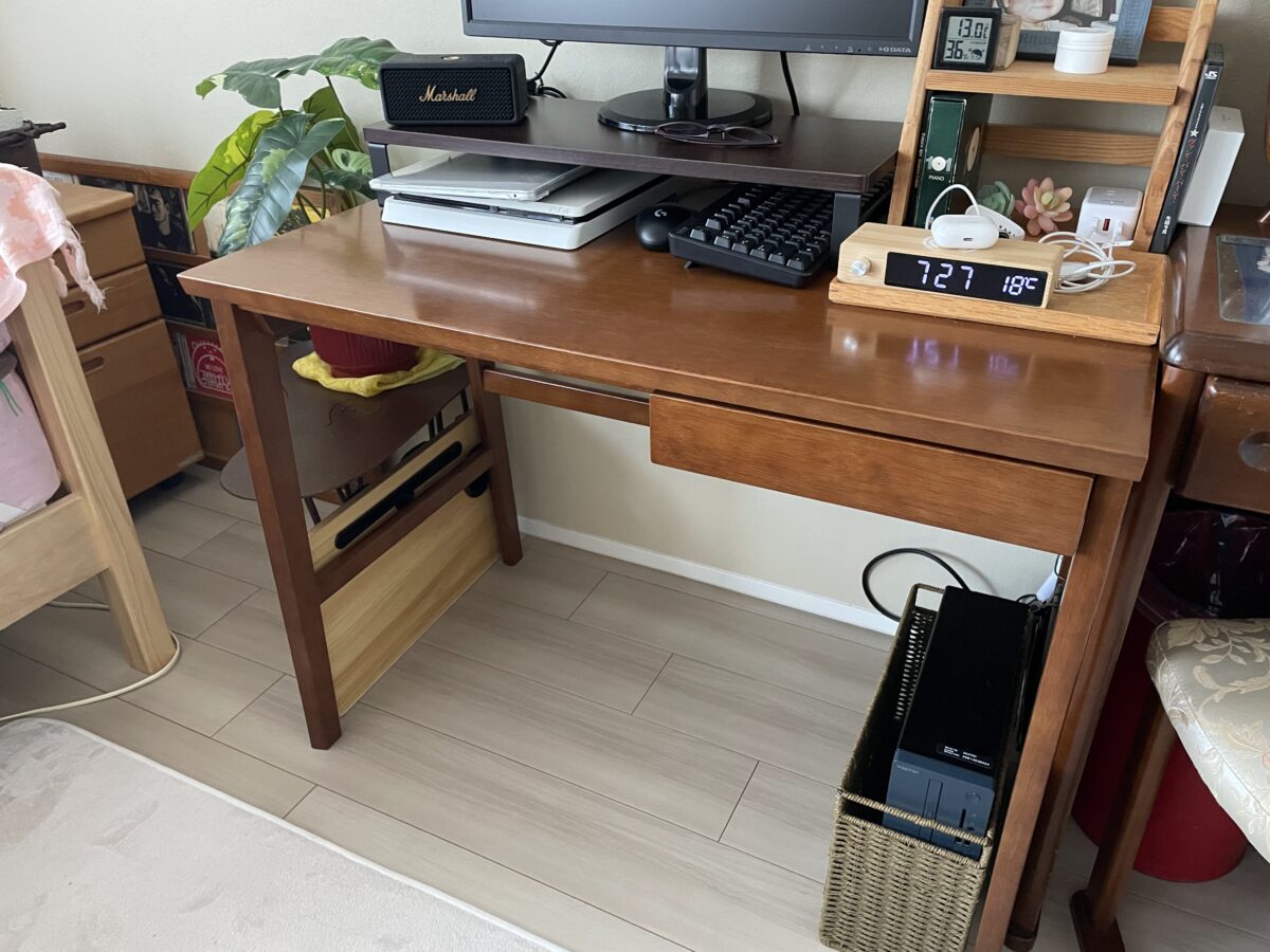 カリモク60のデスク