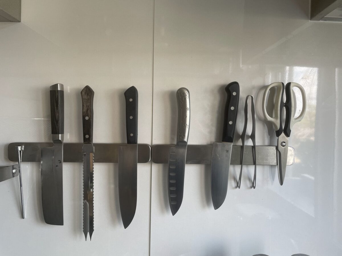 包丁マグネットバー